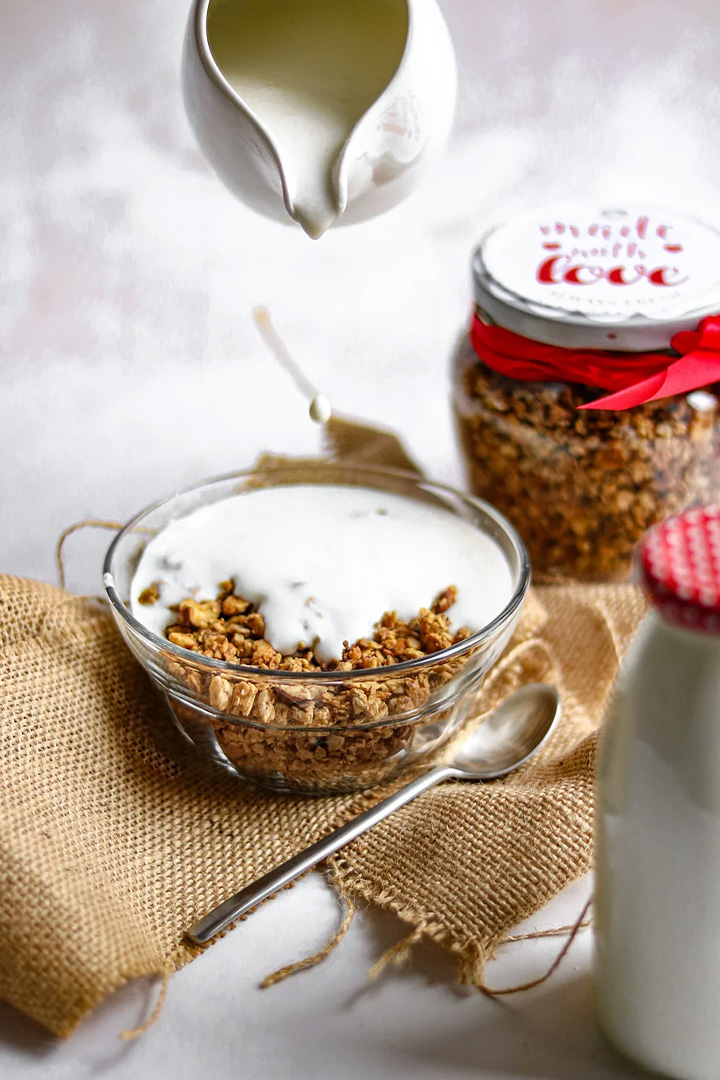 granola kefir